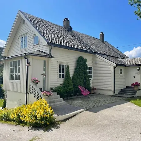 Nakkentunet - Familievennlig Hus Pa Gardstun. Hébergement de vacances *