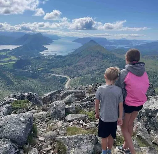 Semesterbostad Nakkentunet - Familievennlig Hus Pa Gardstun.