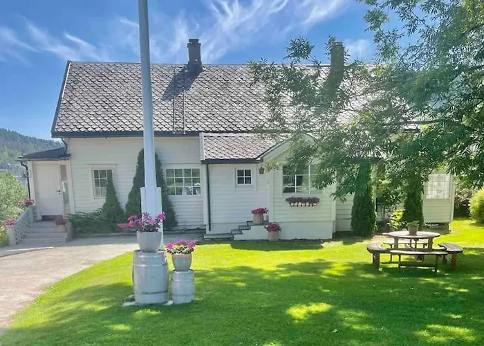 Nakkentunet - Familievennlig Hus Pa Gardstun. Semesterbostad *