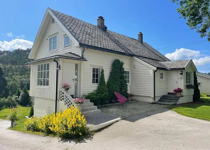 Nakkentunet - Familievennlig Hus Pa Gardstun. Semesterbostad *