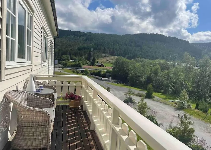 Semesterbostad Nakkentunet - Familievennlig Hus Pa Gardstun. *
