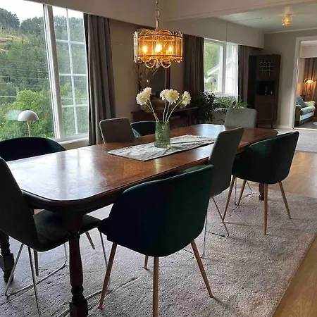 Nakkentunet - Familievennlig Hus Pa Gardstun. Feriehus *
