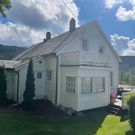 Nakkentunet - Familievennlig Hus Pa Gardstun.