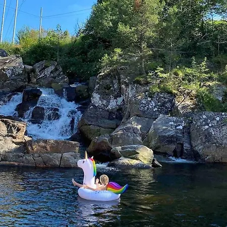 Nakkentunet - Familievennlig Hus Pa Gardstun. *